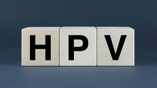 Illustrasjonsfotoet viser tre klosser ved siden av hverandre, med bokstavene HPV