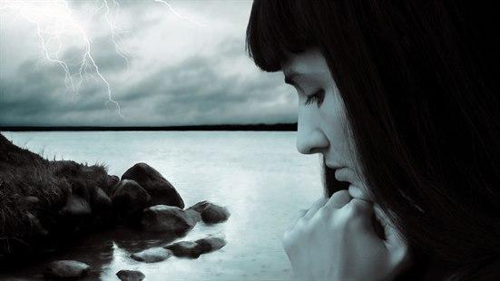 Kvinne, trist, frykt.jpg