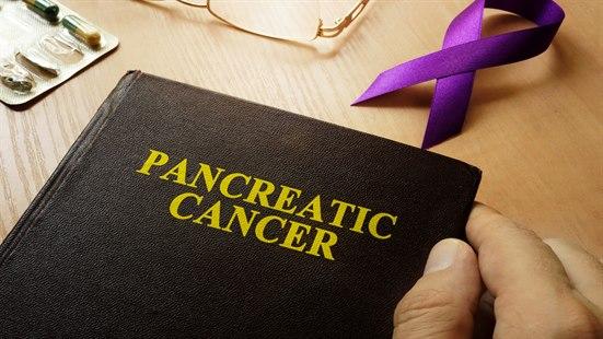 Bilde av forsiden på en bok hvor det står "Pancreatic cancer".