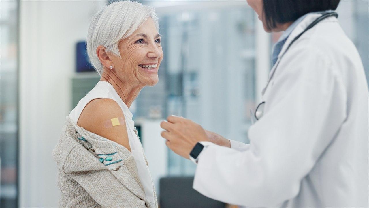 illustrasjonsfotoet viser pasient som er ferdig vaksinert